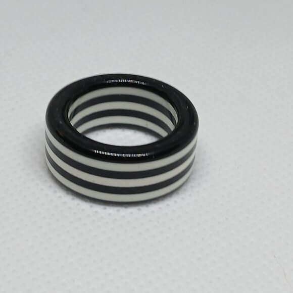 NWOT Size 5 1/5 Thick Black & White Striped Unisex Ring Acrylic Jewelry #15 - Picture 6 of 8